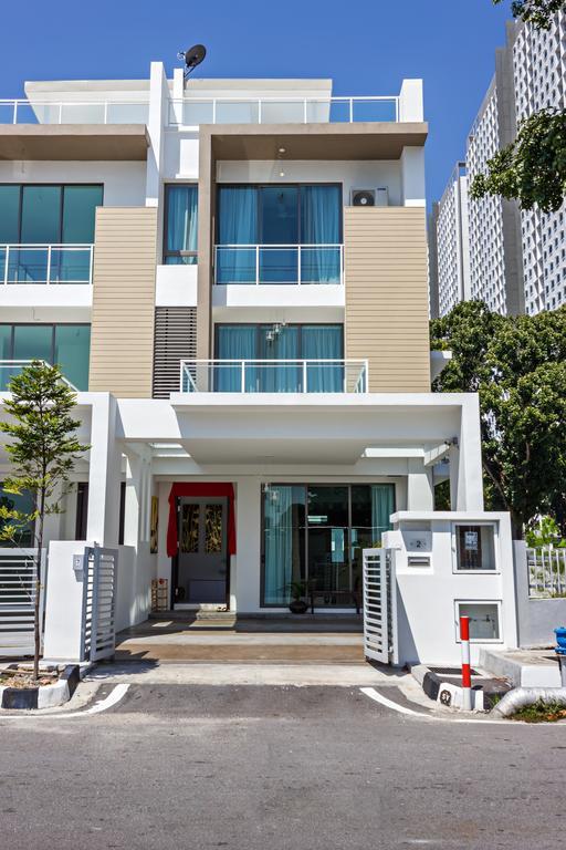 R Residence Jelutong Ngoại thất bức ảnh